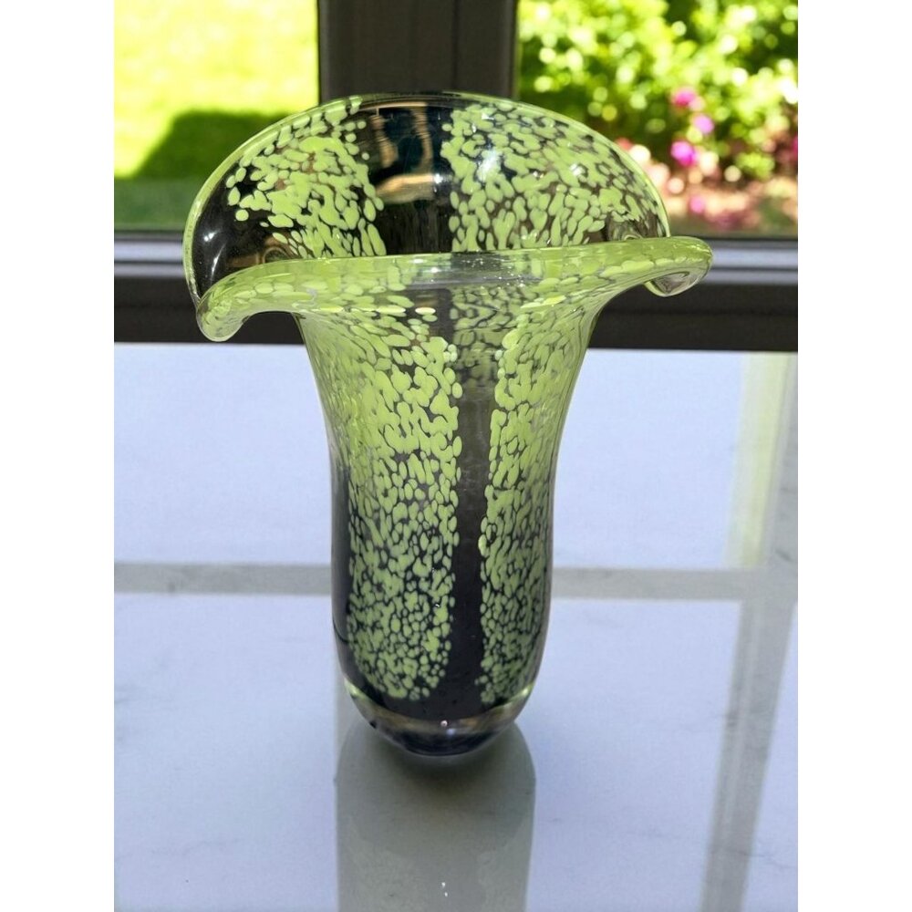 Lime Green Amethyst Purple Flared Edge Art Glass Murano Style Vase - Picture 5 of 10